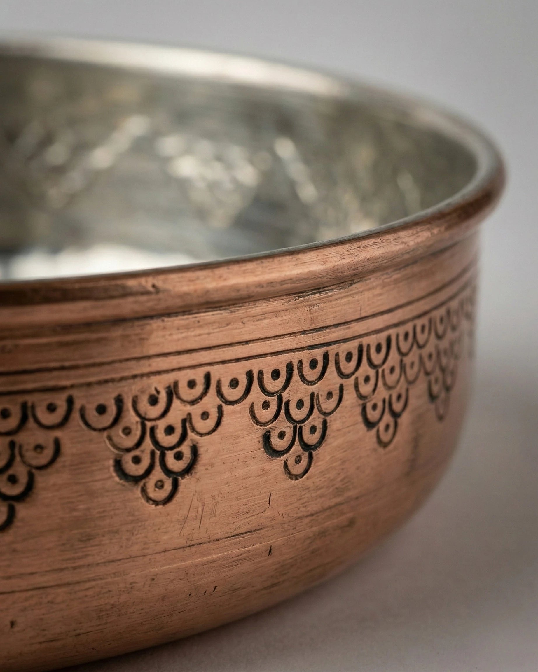 Antep İşi Üzüm Nakışlı 19 cm Kızıl Bakır Sahan