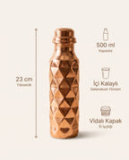 Antep İşi Elmas Kesim Desenli Bakır Matara (500 ml) - Prizma Model - Bilgi İnfografiği - Gaziantep Bakırcılık