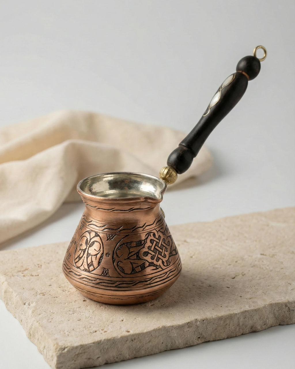 Düğüm ve Yaprak Motifli Eskitme 2 Kişilik Bakır Cezve
