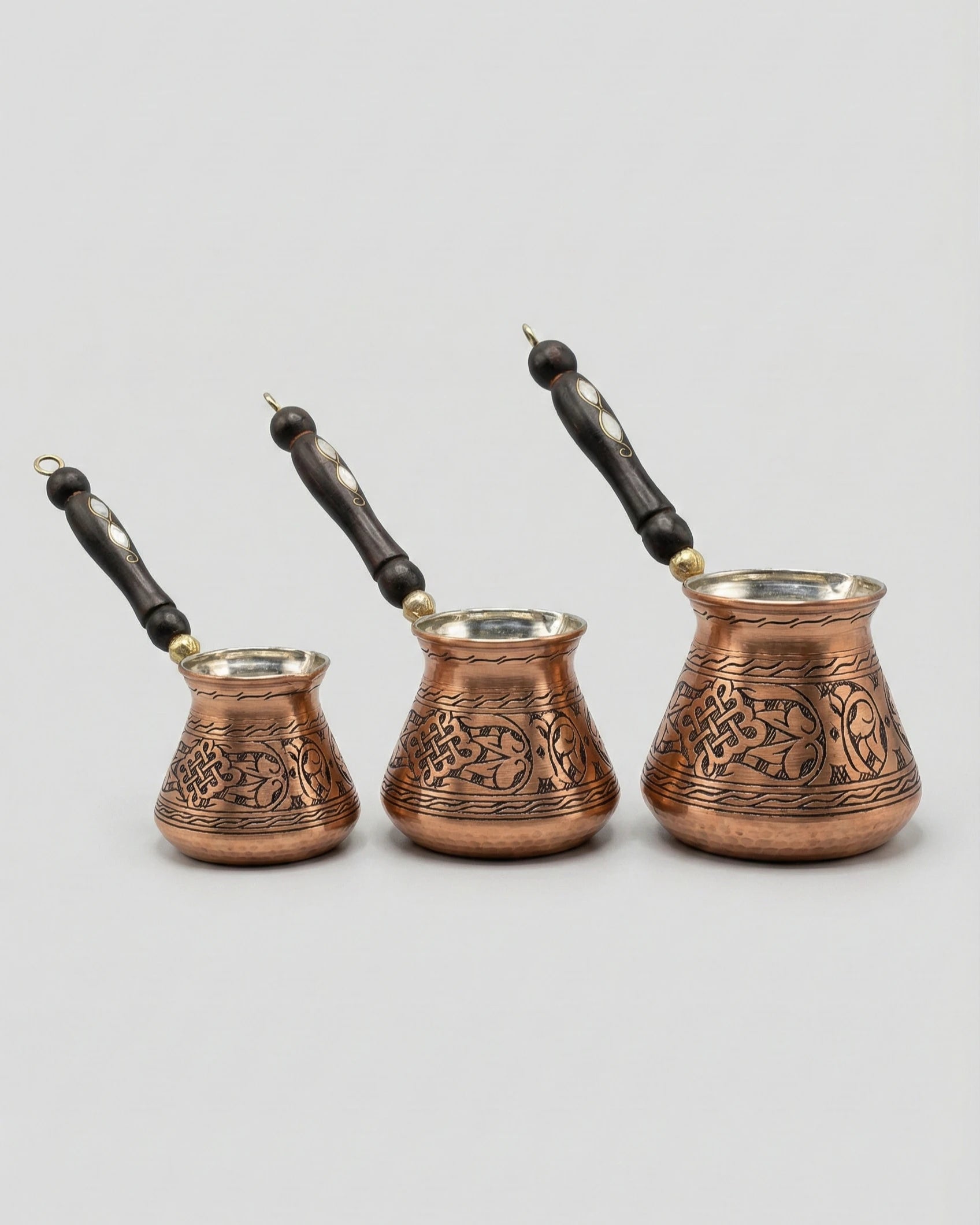 Düğüm ve Yaprak Motifli Eskitme 4 Kişilik Bakır Cezve
