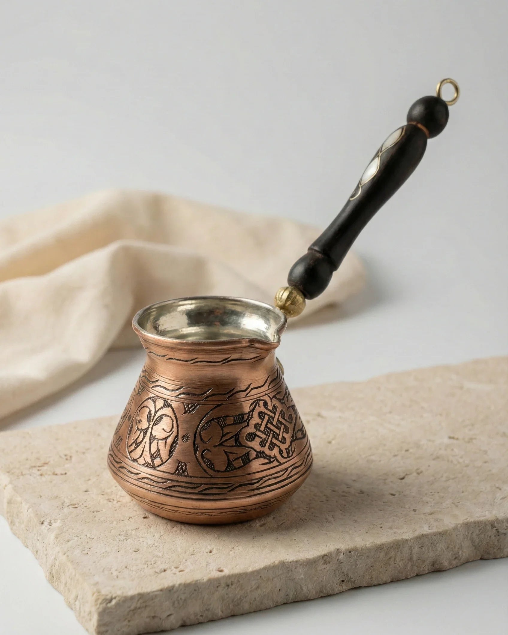 Düğüm ve Yaprak Motifli Eskitme 6 Kişilik Bakır Cezve