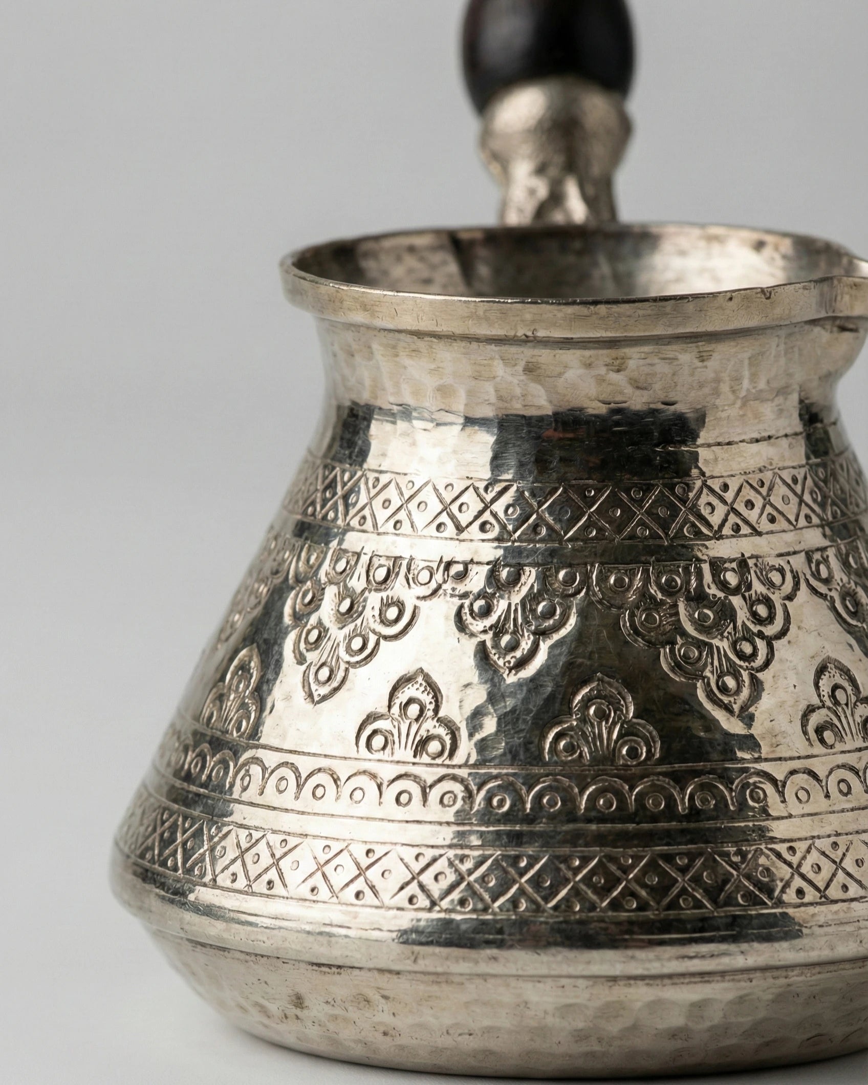 Kabartma Desenli Eskitme Gümüş 4 Kişilik Bakır Cezve