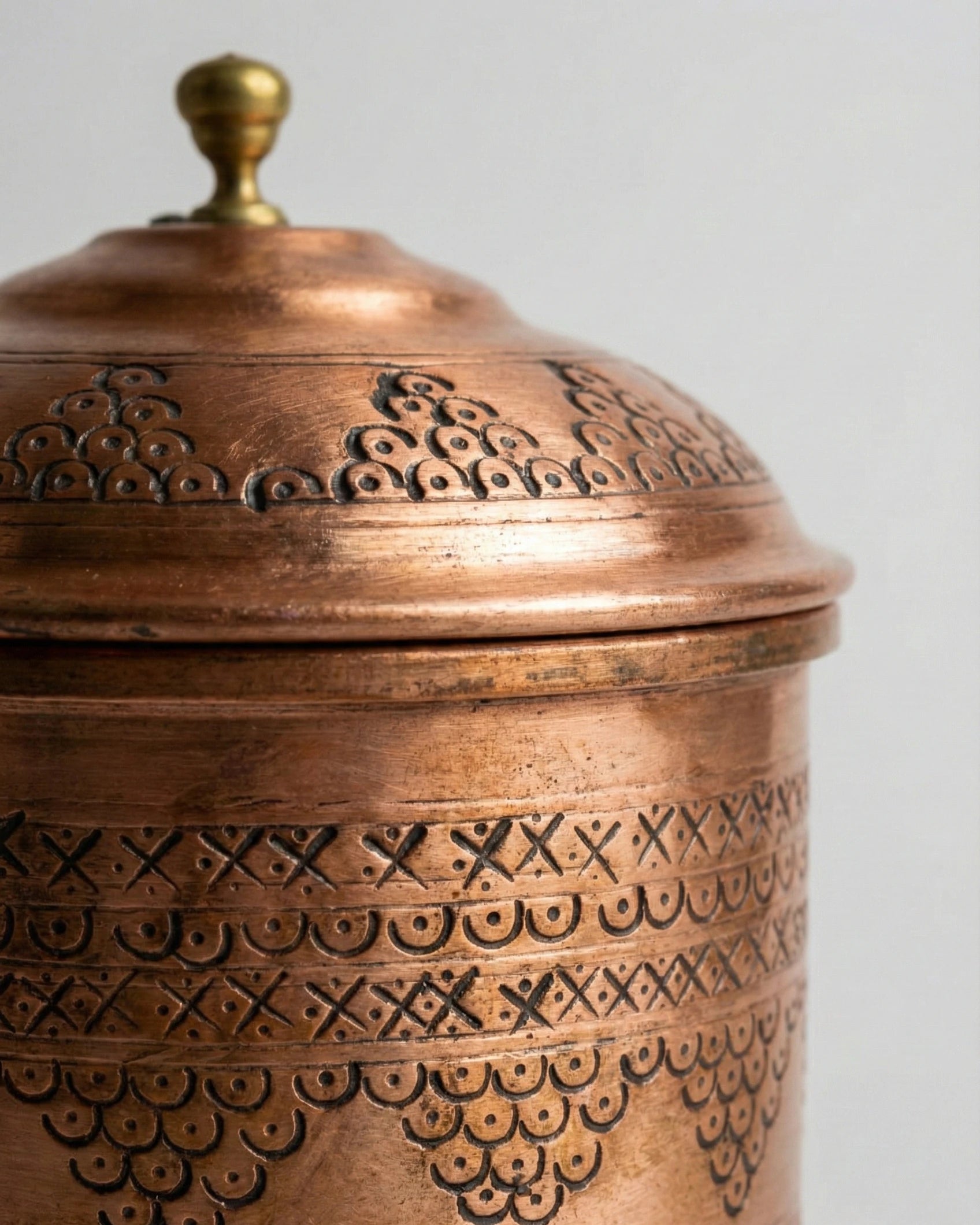 Geleneksel Nakışlı Pirinç Kulplu Bakır Baharatlık - 14 cm