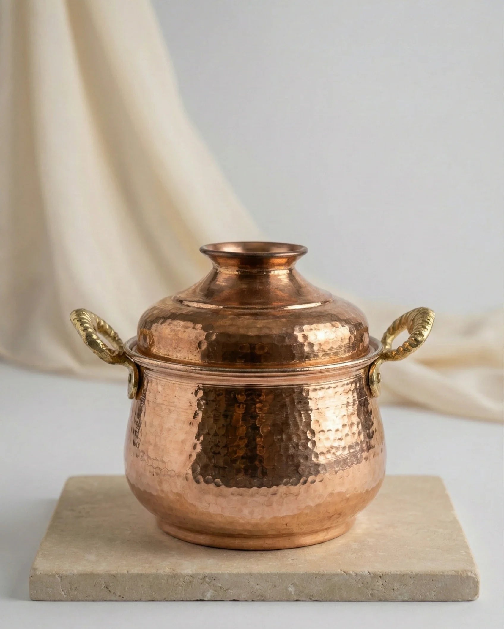 Antep İşi Dövme Desen Kızıl Bakır Saray Tenceresi (Kubbeli) - 1 L