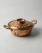 Antep İşi Dövme Desen Kızıl Bakır İşlemeli Kapaklı Sahan - 24 cm