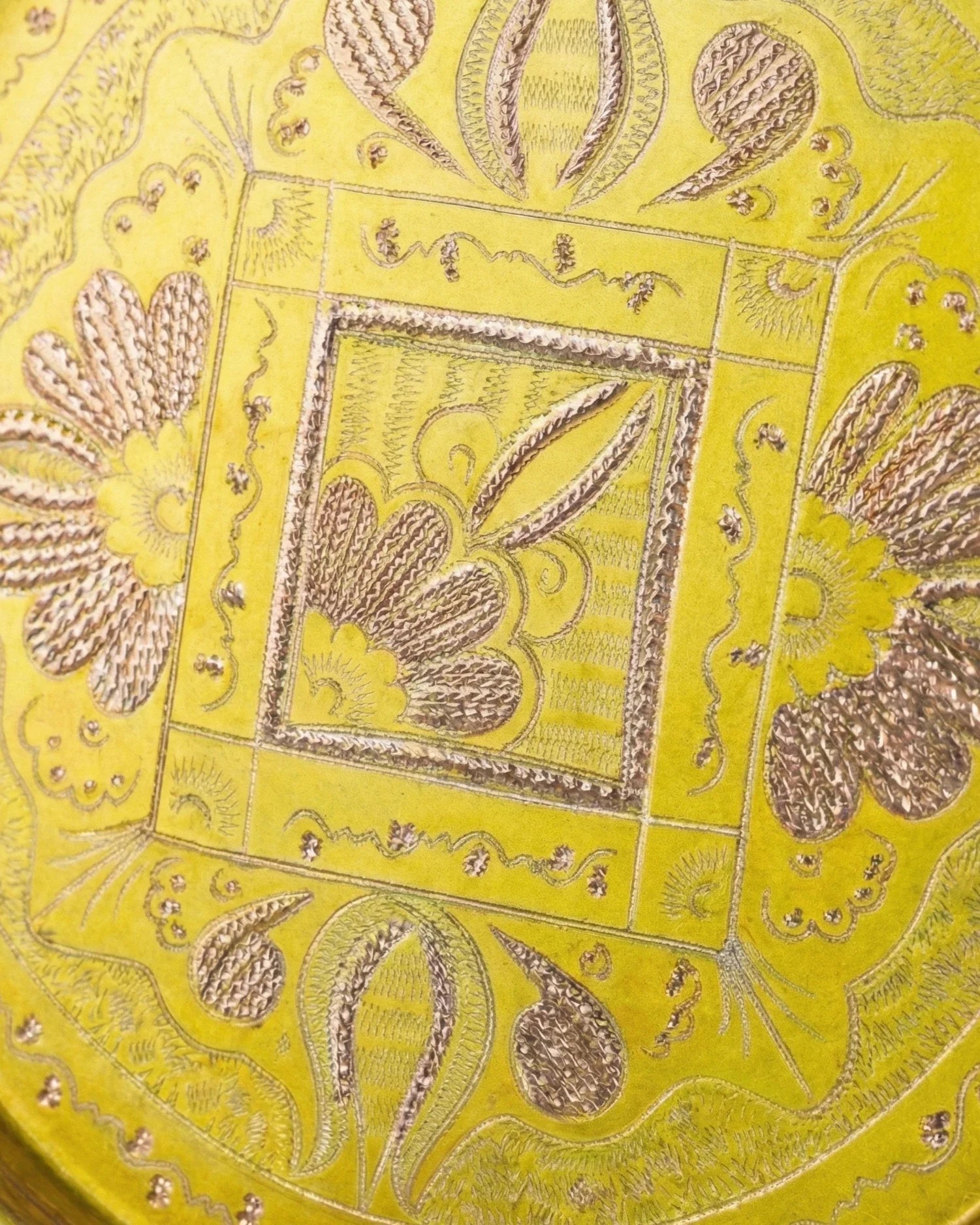Antep Lale Motifli - Sarı Bakır Tepsi - 28 cm