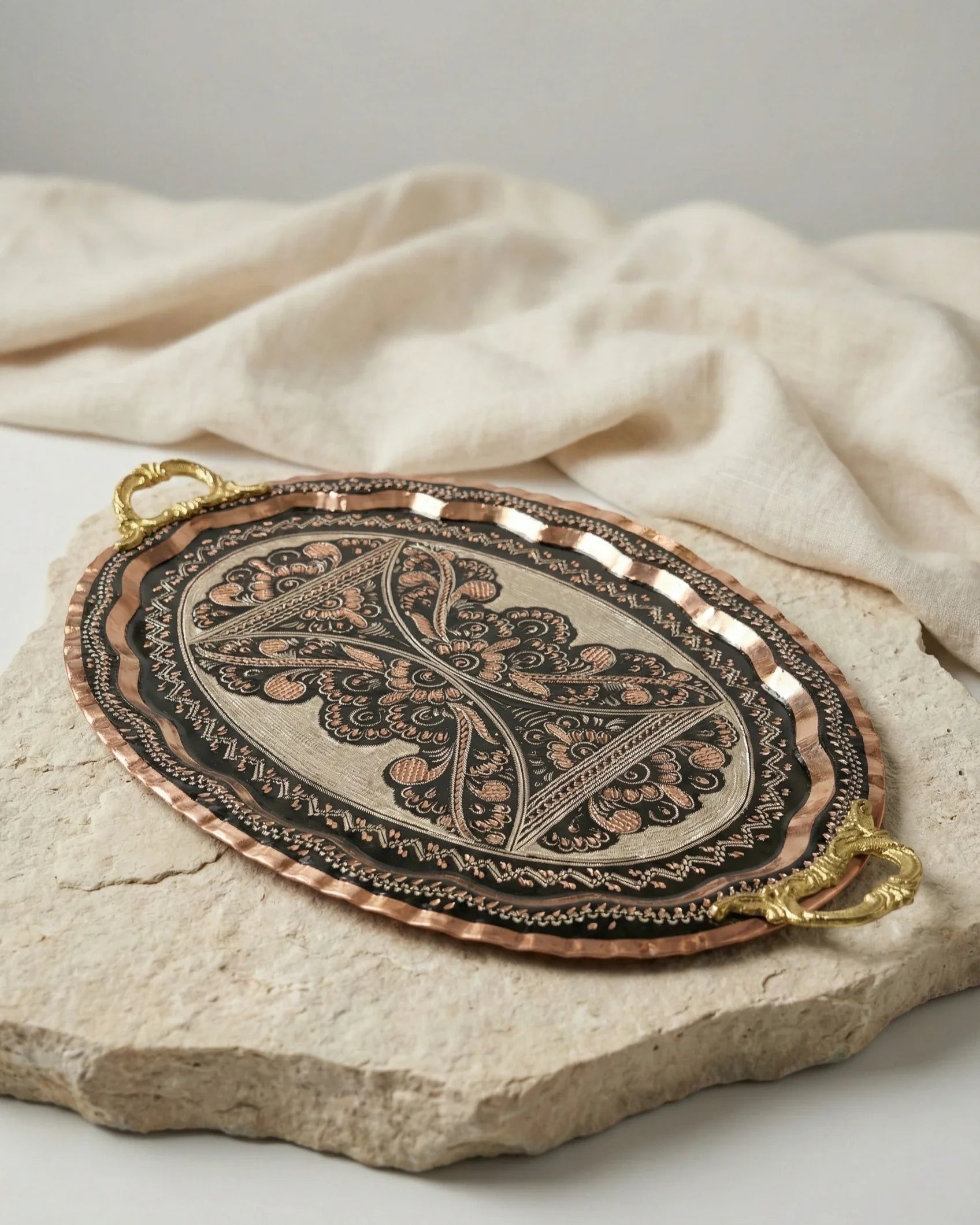 Antep Siyah İşlemeli Oval Bakır Tepsi - 40 cm