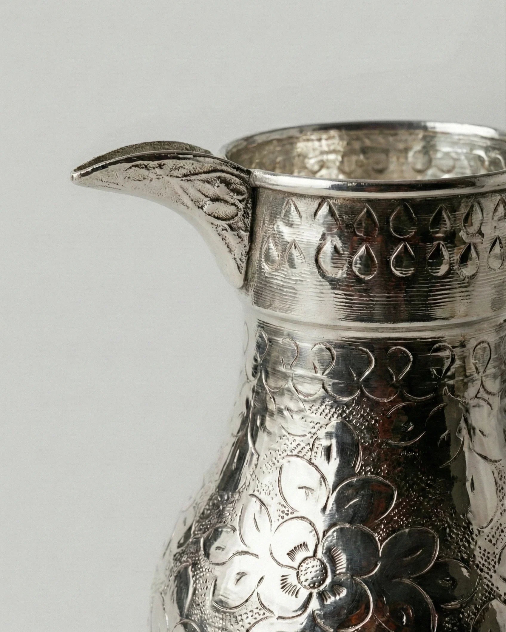 Kalem İşlemeli Lale Motifli Menteşeli Kapaklı İç Dış Kalaylı 2 L Bakır Gagalı Sürahi